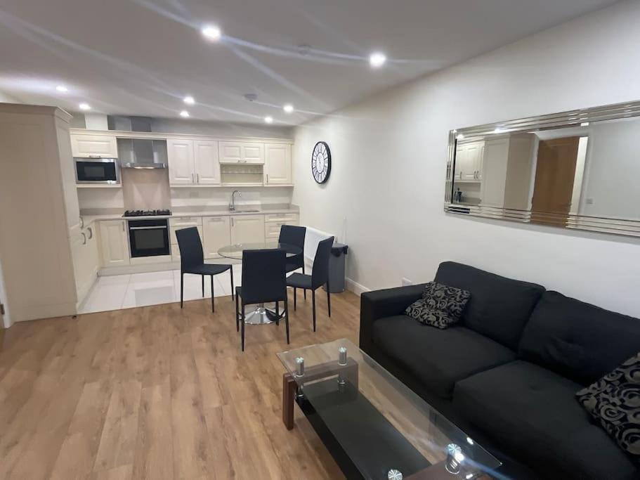 City Beach Gem 5 Adult Spaces Plus Child Dublin Extérieur photo