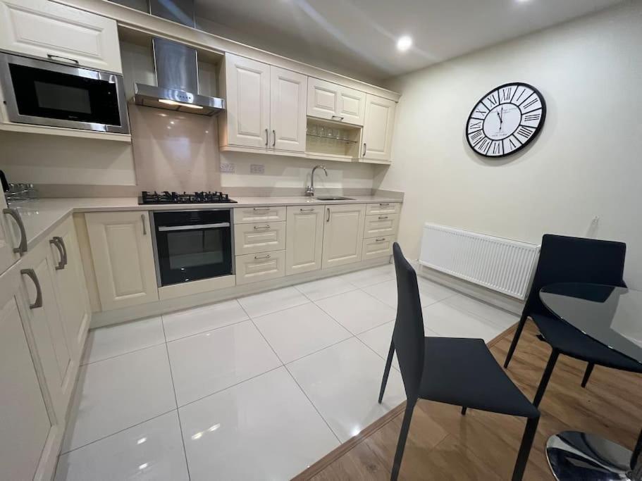 City Beach Gem 5 Adult Spaces Plus Child Dublin Extérieur photo