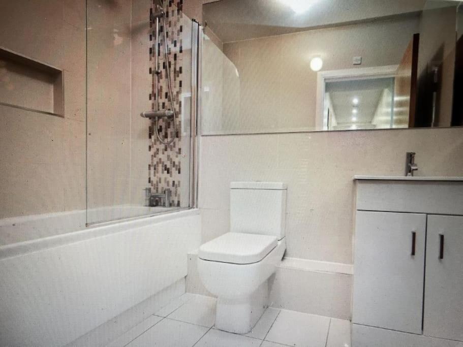 City Beach Gem 5 Adult Spaces Plus Child Dublin Extérieur photo